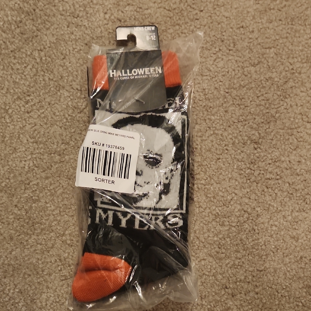 Halloween Michael Myers Crew Socks Shoe ize 8-12 Sock Size 10-13 HORROR
